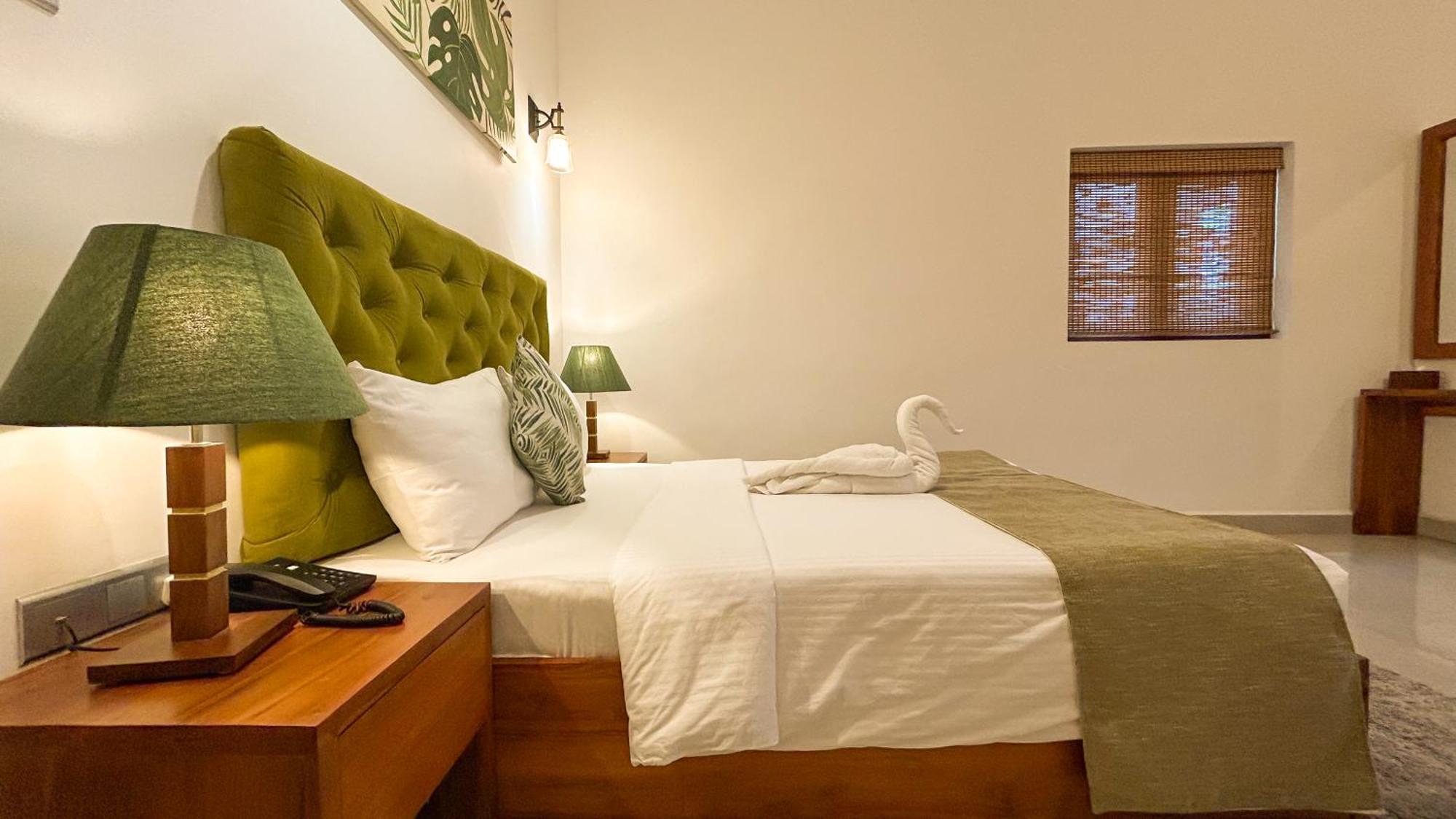 J Leaf Hotel By Blue Bird Negombo Dış mekan fotoğraf