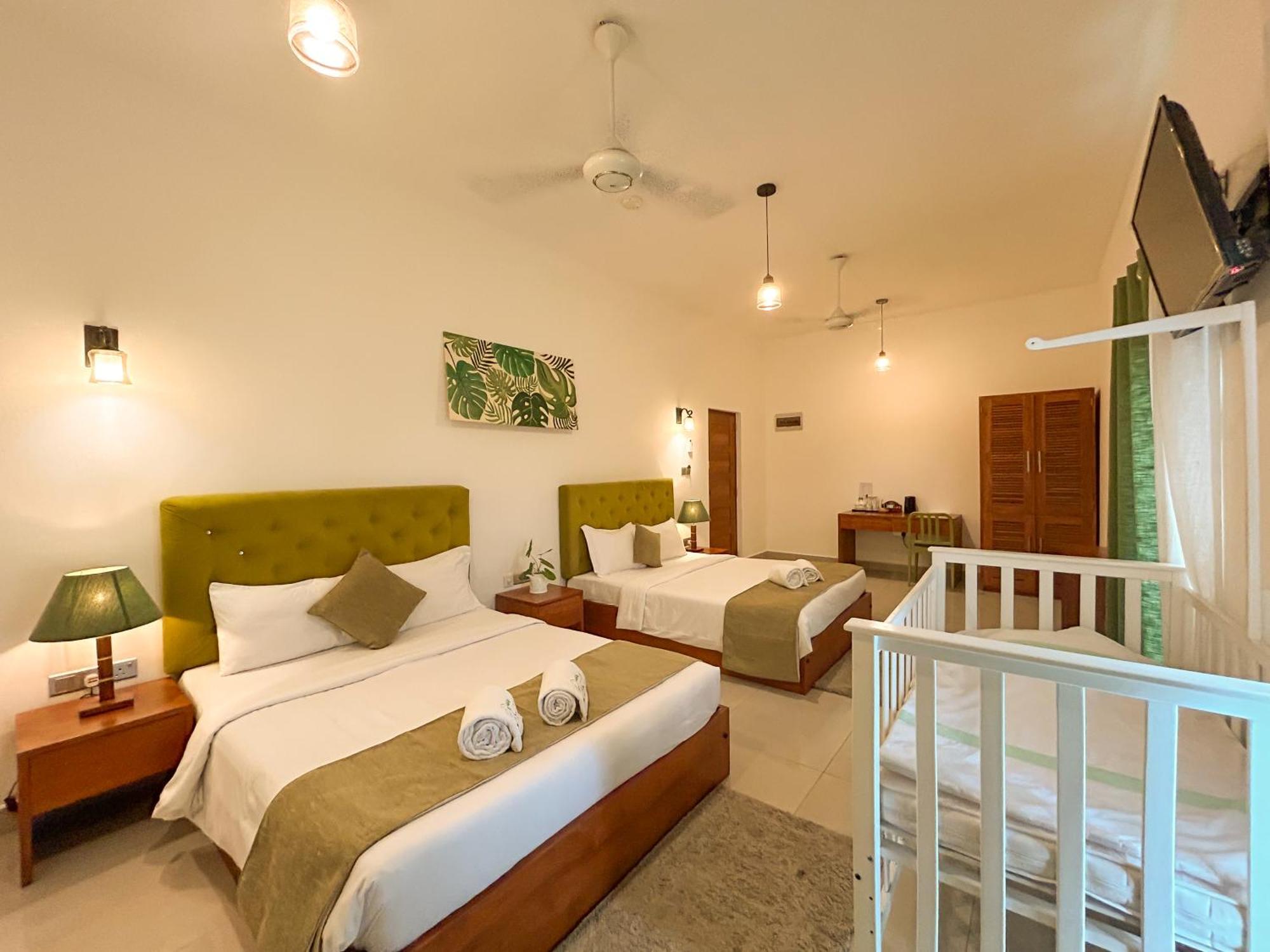 J Leaf Hotel By Blue Bird Negombo Dış mekan fotoğraf