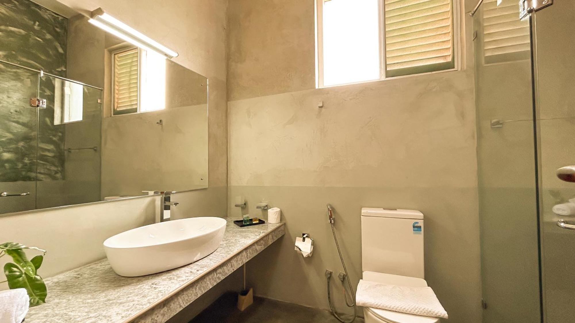 J Leaf Hotel By Blue Bird Negombo Dış mekan fotoğraf