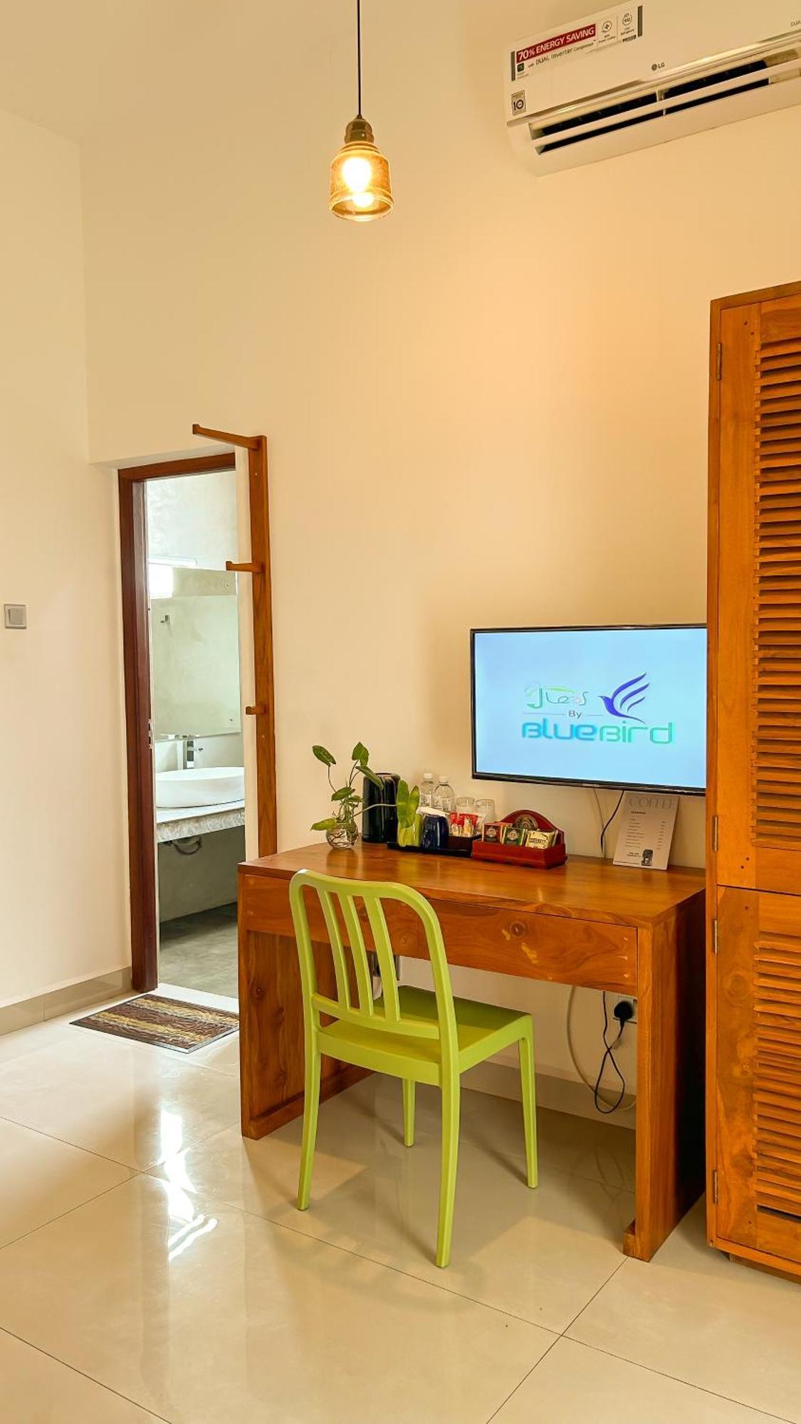 J Leaf Hotel By Blue Bird Negombo Dış mekan fotoğraf