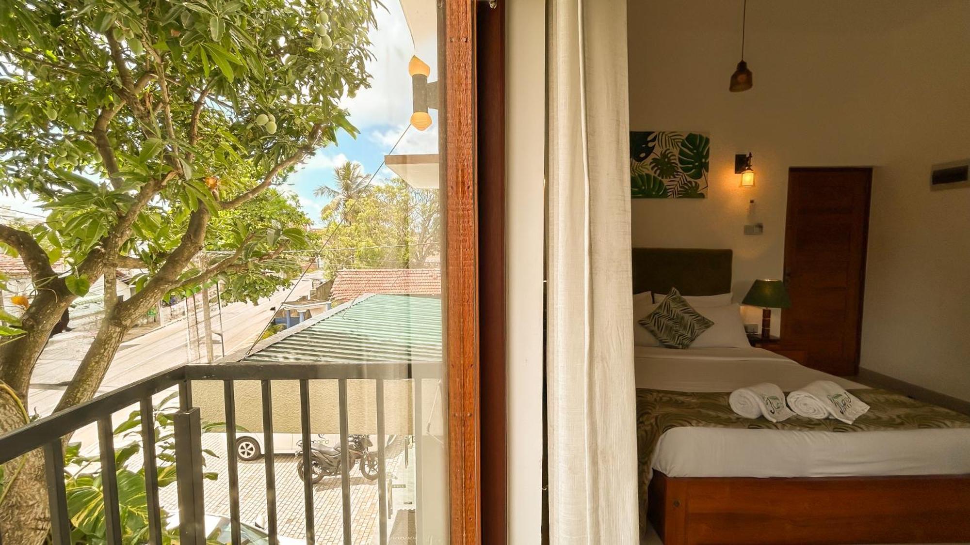 J Leaf Hotel By Blue Bird Negombo Dış mekan fotoğraf