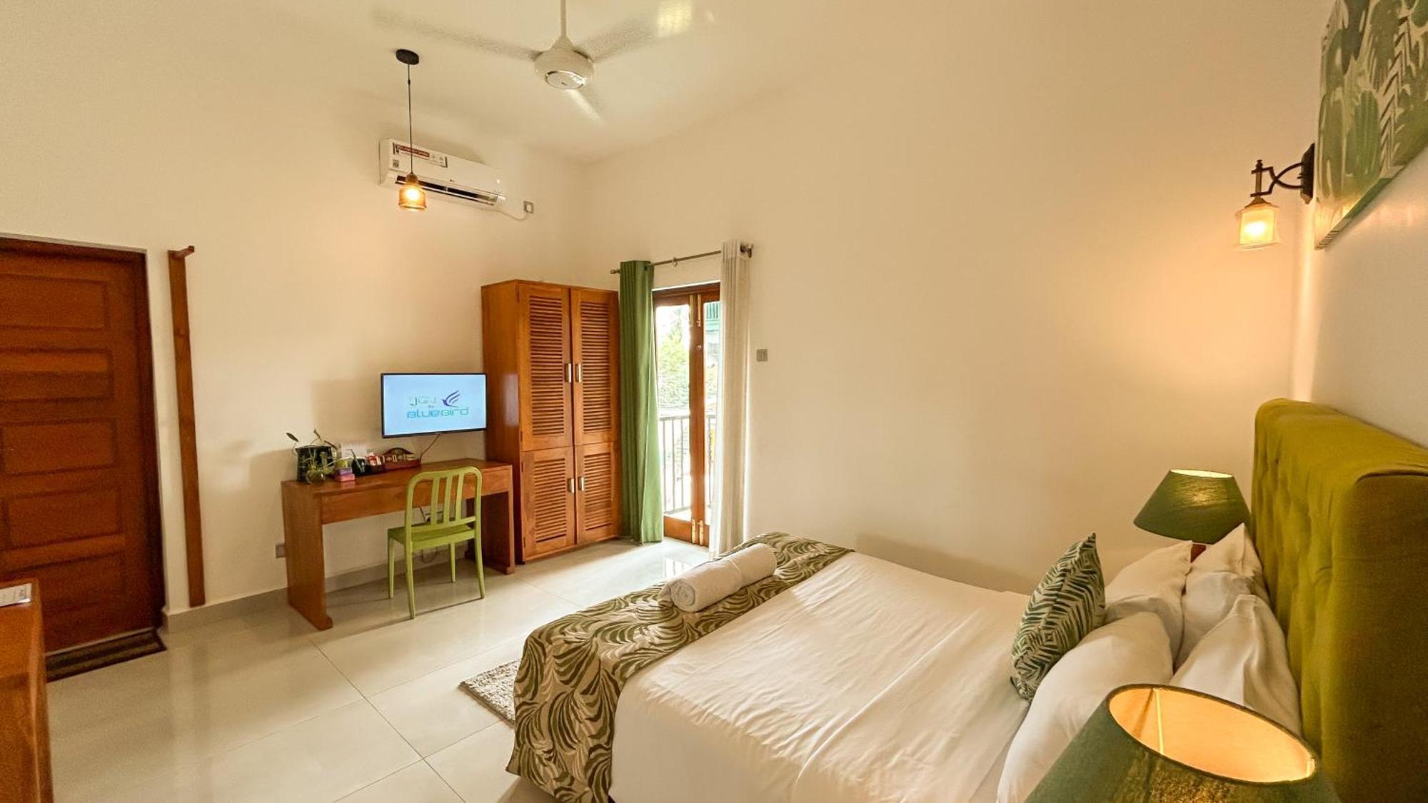 J Leaf Hotel By Blue Bird Negombo Dış mekan fotoğraf