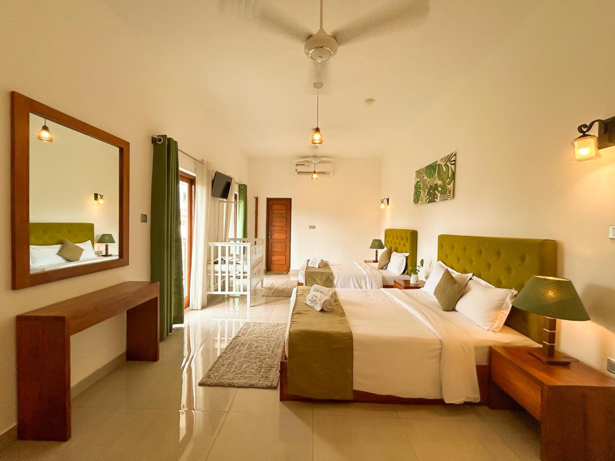 J Leaf Hotel By Blue Bird Negombo Dış mekan fotoğraf