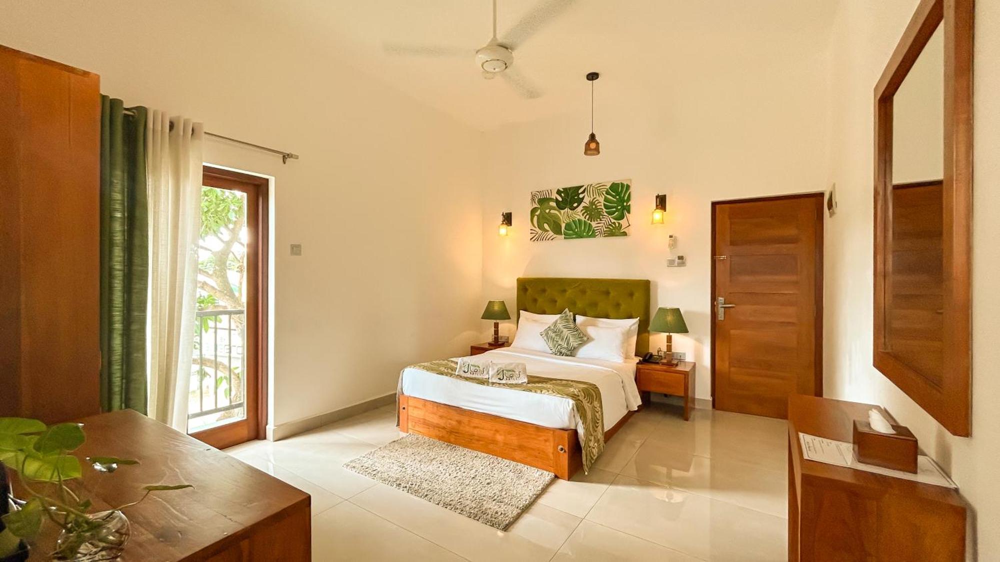 J Leaf Hotel By Blue Bird Negombo Dış mekan fotoğraf