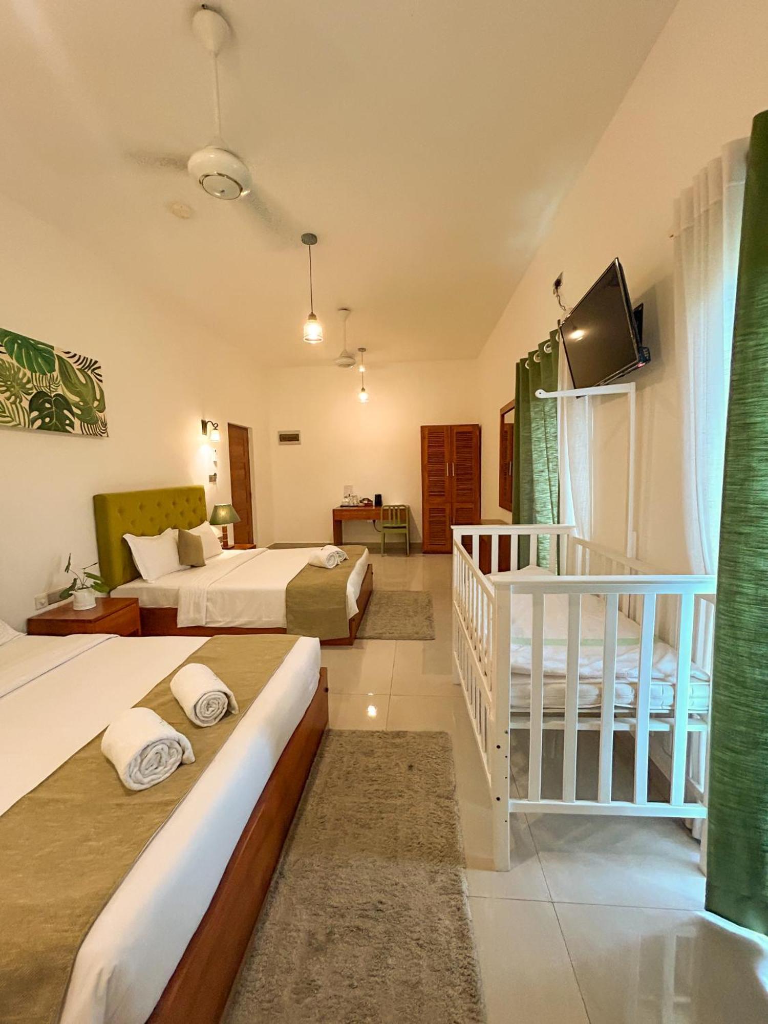 J Leaf Hotel By Blue Bird Negombo Dış mekan fotoğraf