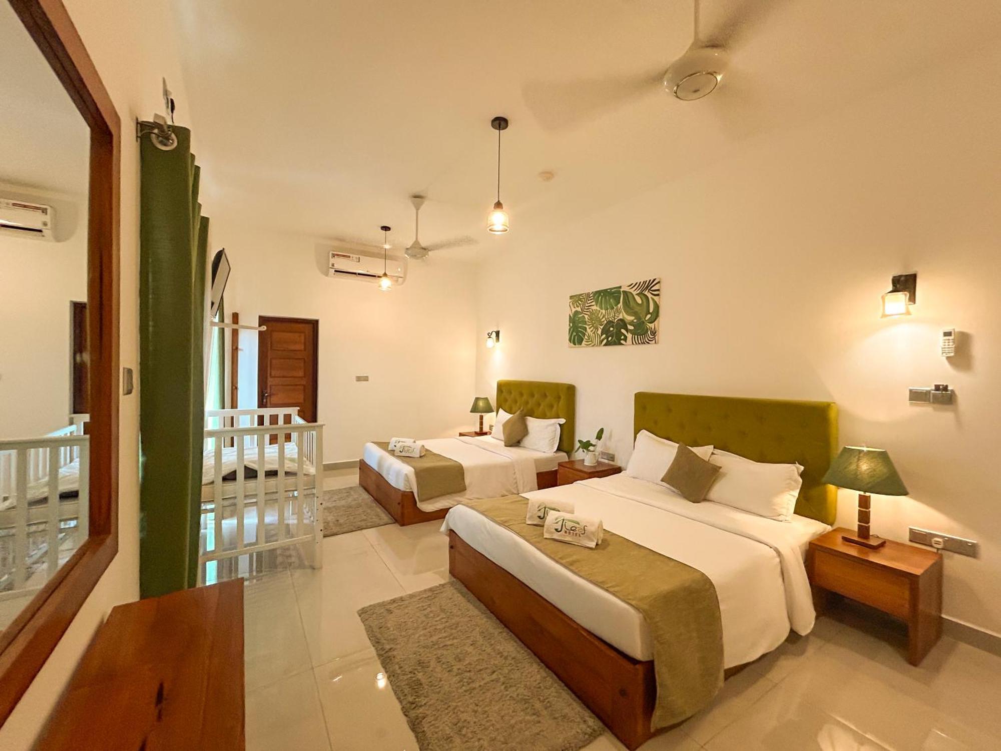 J Leaf Hotel By Blue Bird Negombo Dış mekan fotoğraf