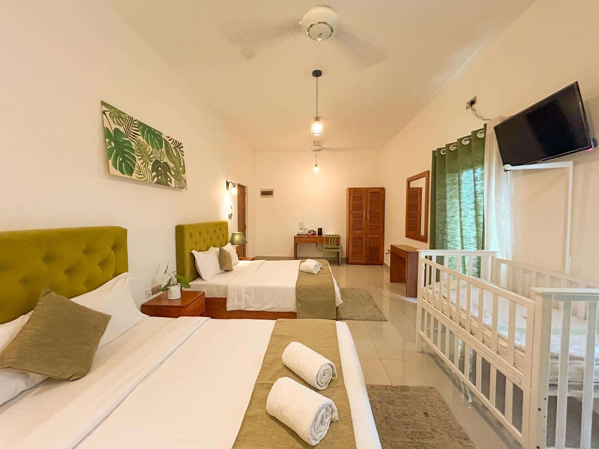 J Leaf Hotel By Blue Bird Negombo Dış mekan fotoğraf